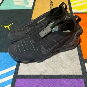 Nike Air Vapormax 2020 Flknit Black Dark Grey, women’s size 10.5.